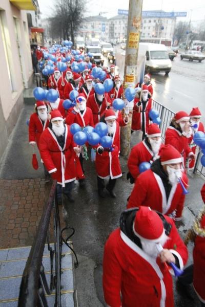 "Дед Мороз вместо честных выборов": фоторепортаж "Нового Калининграда.Ru"